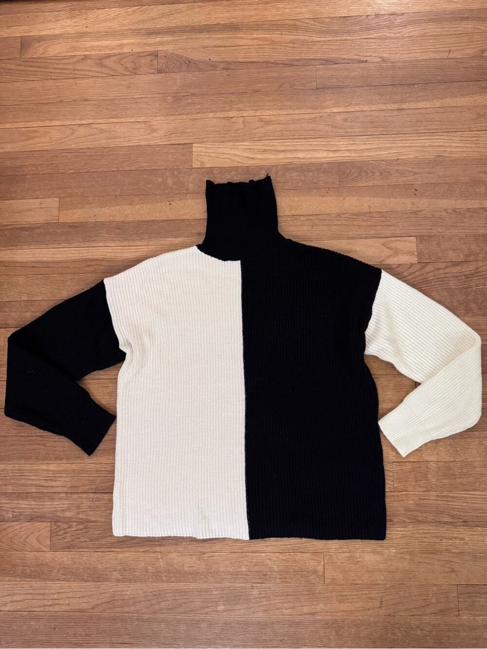 New York & Company Women's Black White Colorblock Turtleneck Sweater - Sz M
 b55